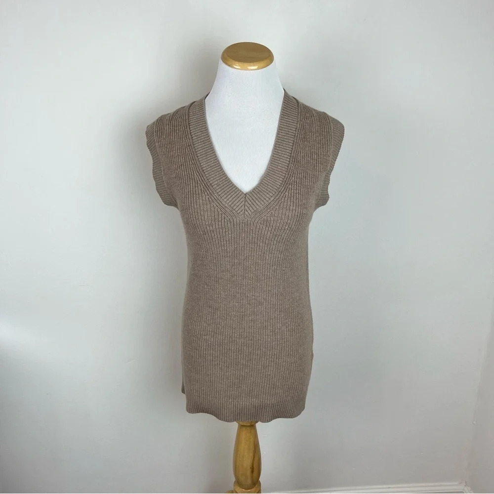 Aritizia Babaton Merino Wool Sweater Vest Tan Size XXS